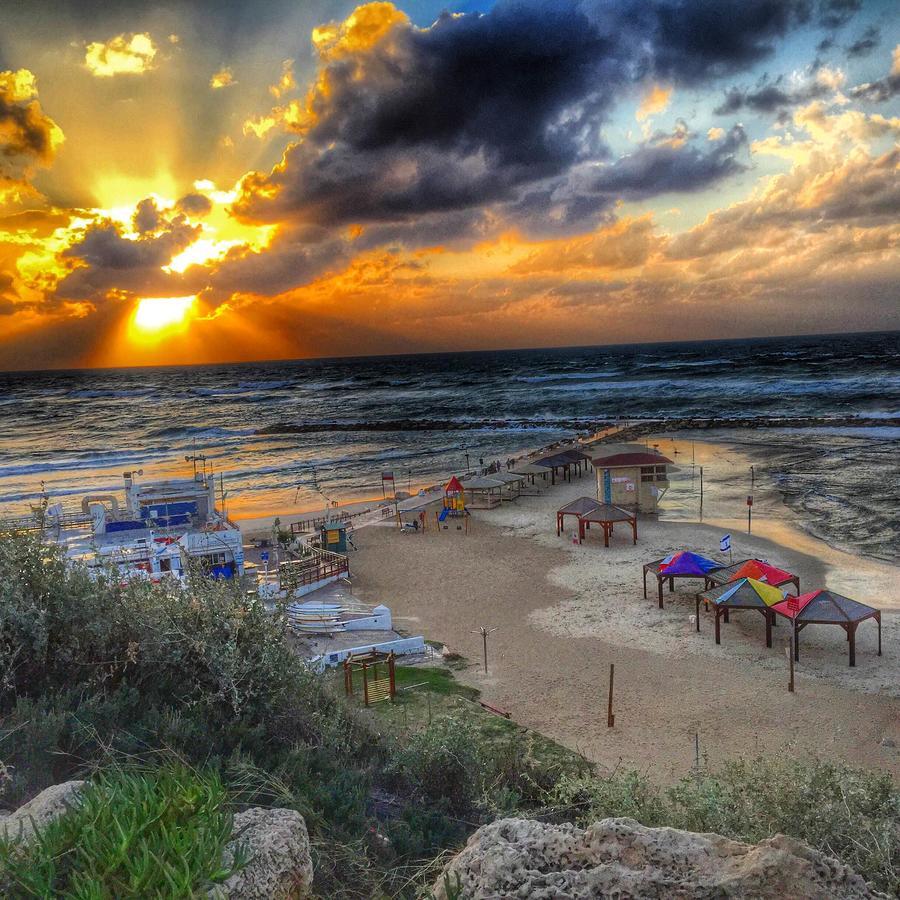 Stunning Studio By The Beach Tel Aviv Bagian luar foto