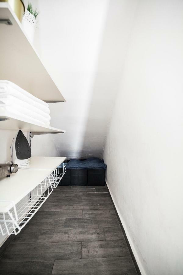 Stunning Studio By The Beach Tel Aviv Bagian luar foto
